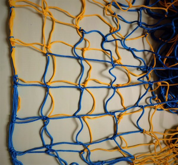 Сітки футбольні на ворота, шнур д-4,5мм, вічко 15см, глибина 1,05м, біла, жовто-синя